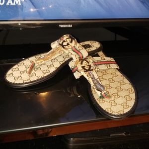 NEW Gucci flip flop sandles